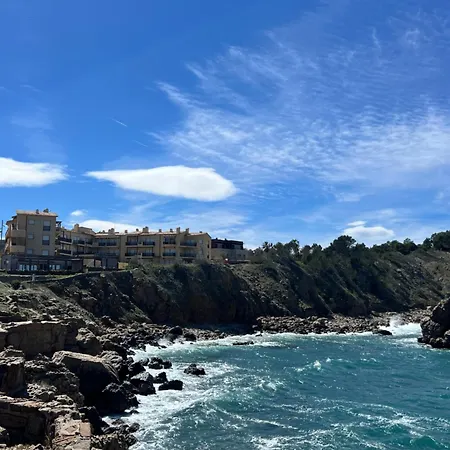Spectacular Seafront Views